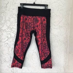 ✨Belcorva Capri Leggings in Striking Lacy Paisley Print, SzM